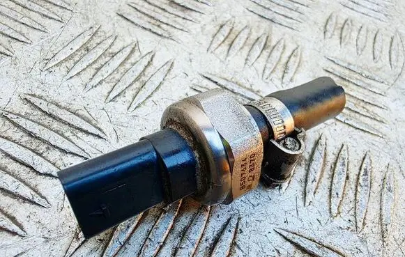 BMW 3 F30 F35 F31 Exhaust gas pressure sensor 8507634