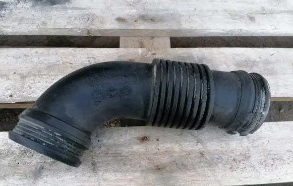 Renault Master III Engine coolant pipe/hose 165763705R