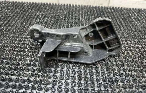 Honda HR-V Front bumper mounting bracket 71151T7AJ00