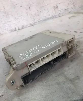 Lexus IS 220D-250-350 Fuse module 8273053050