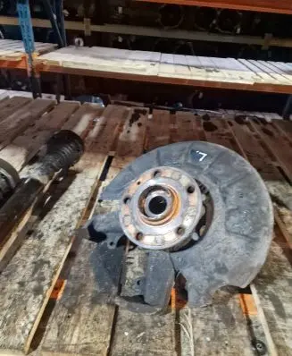 Volkswagen Caddy Front wheel hub