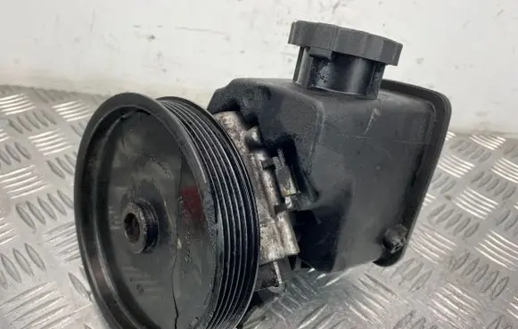 Mercedes-Benz E W211 Power steering pump A0044667001 7692900538