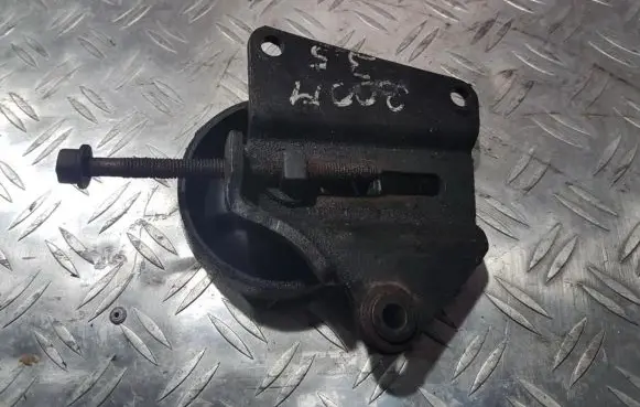 Chrysler 300M Engine mounting bracket