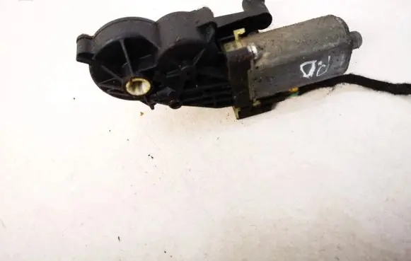 Mercedes-Benz E W211 Seat adjustment motor 0390203213 82064808-4
