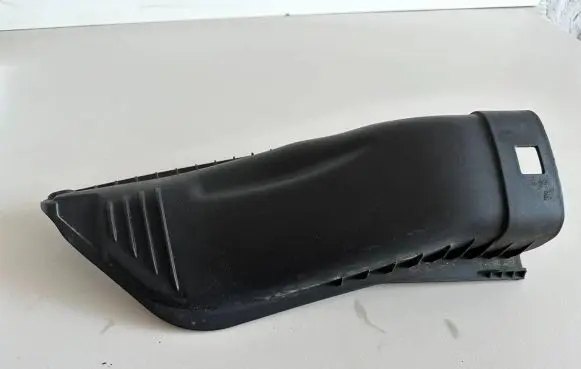 BMW 5 E60 E61 Air filter box cover 7789109