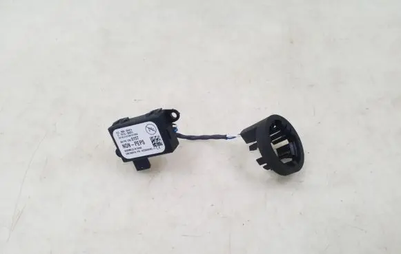 Opel Astra J Immobilizer control unit/module 13500157