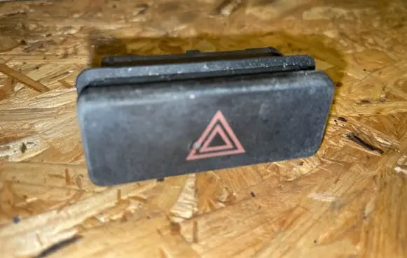 BMW 8 E31 Hazard light switch 61311374220
