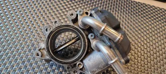 Volkswagen Golf VII Throttle valve 04L128063N A2C82502900