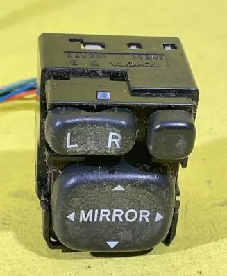 Toyota RAV 4 (XA30) Tailgate/trunk/boot open switch RZ2R11P5K9