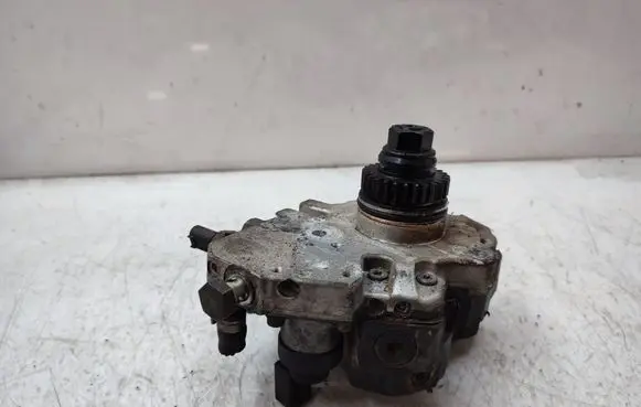 Mitsubishi Colt Fuel injection high pressure pump A6400700701 0445010120