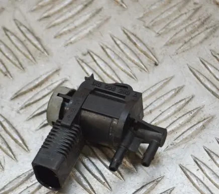 Audi A4 S4 B8 8K Turbo solenoid valve 1K0906283A