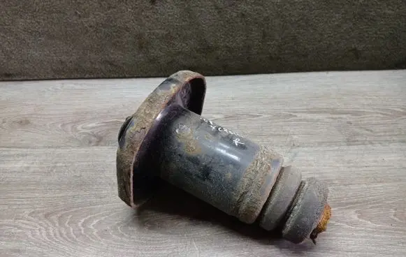 Volvo XC70 Coil spring/strut mount 