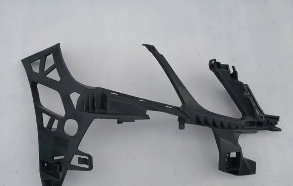 Mercedes-Benz E W212 Front bumper mounting bracket A2128852265