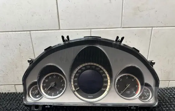 Mercedes-Benz E W212 Speedometer (instrument cluster) A2129004113 A2C33061800 2129014002