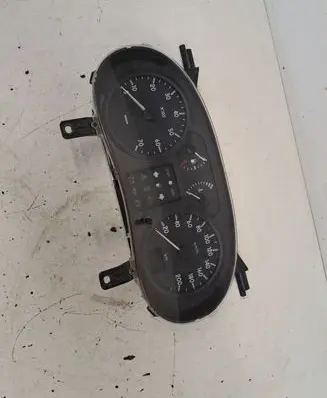 Nissan Kubistar Speedometer (instrument cluster) 216711763