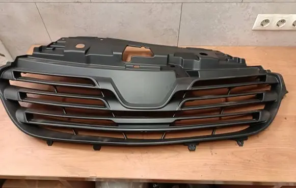 Renault Trafic III (X82) Front bumper upper radiator grill 623108673R