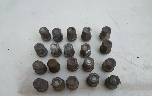 Toyota Avensis T250 Nuts/bolts 