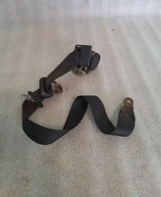 Volkswagen PASSAT B3 Rear seatbelt 16398