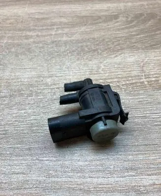 Audi A6 S6 C5 4B Vacuum pump 1J0906283C
