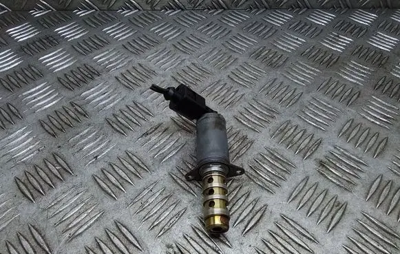 Audi A4 S4 B7 8E 8H Camshaft vanos timing valve 13150429F