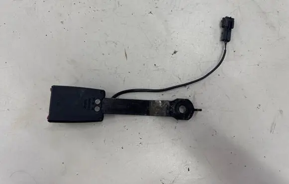 Renault Clio III Front seatbelt buckle 33030396 215875 010806