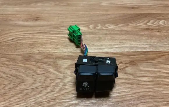 Volvo V50 ESP (stability program) switch 8691530 19206 04W46T