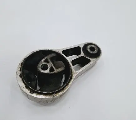 Engine mount bracket