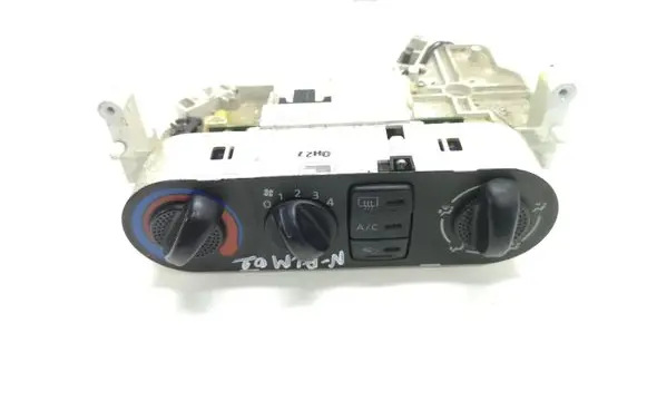 Nissan Almera N16 Climate control unit