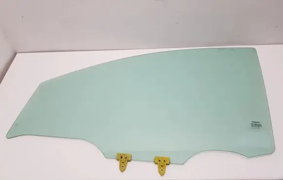 Nissan Note (E11) Front door window glass four-door