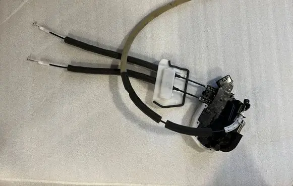 Infiniti Q50 Front door lock