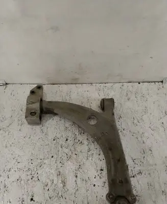 Volkswagen PASSAT B6 Front lower control arm/wishbone 3C0407153B