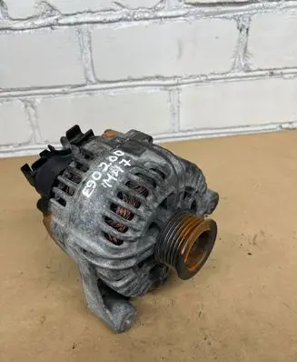 BMW 3 E90 E91 Generator/alternator 7802471 TG15C073 2543306C