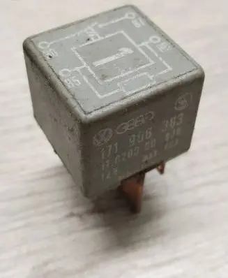 Volkswagen Golf III Other relay 171906383