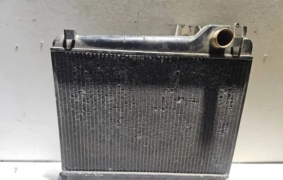 BMW 5 E28 Coolant radiator 11780909