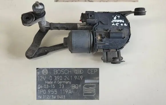 Seat Leon (1P) Front wiper linkage and motor 1P0955023B 1P0955119A