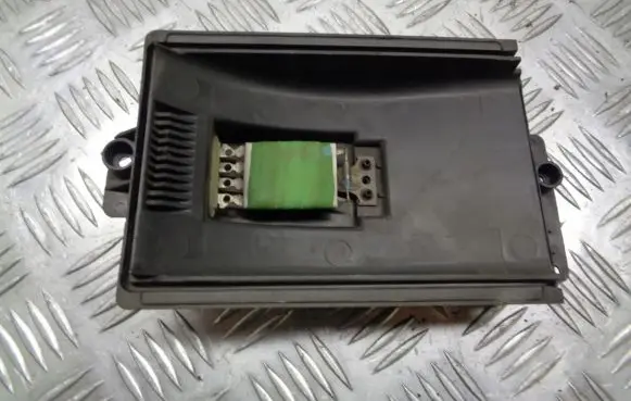 Skoda Octavia Mk1 (1U) Heater blower fan relay 