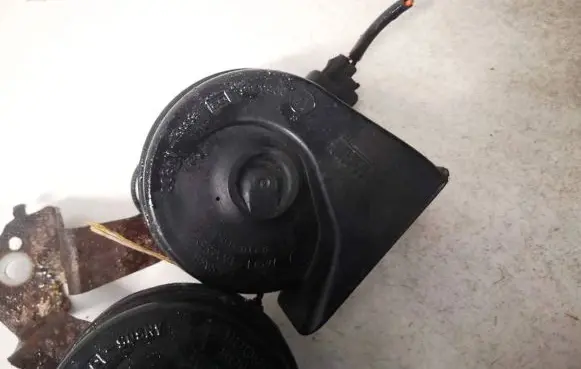 Volkswagen Touran I Horn signal e30055306