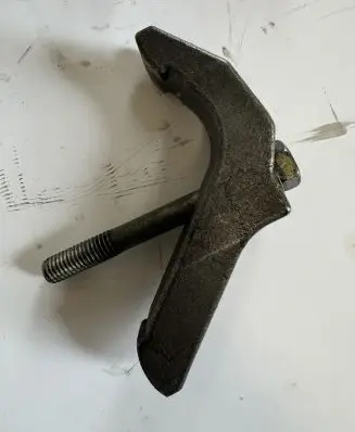 Nissan Patrol Y61 Fuel Injector clamp holder