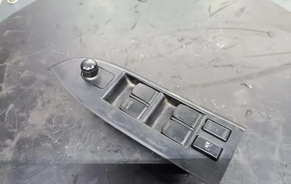 Suzuki Grand Vitara II Other switches/knobs/shifts 64J20-1177T