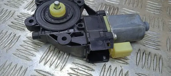 Mini One - Cooper Clubman R55 Front door window regulator motor 2753721