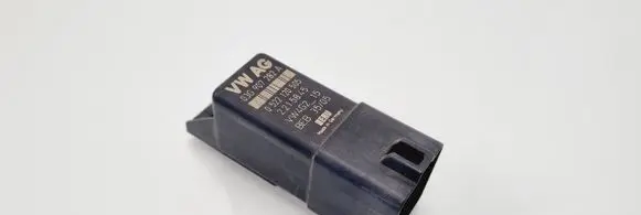Volkswagen Jetta V Glow plug pre-heat relay 03G907282A 2215845 0522120505