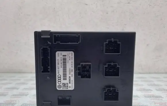 Audi A4 S4 B8 8K Comfort/convenience module 8K0907063D