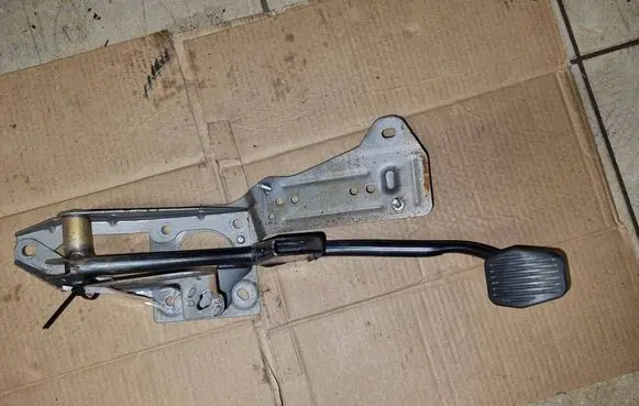 Ford Focus Brake pedal BV612467GC