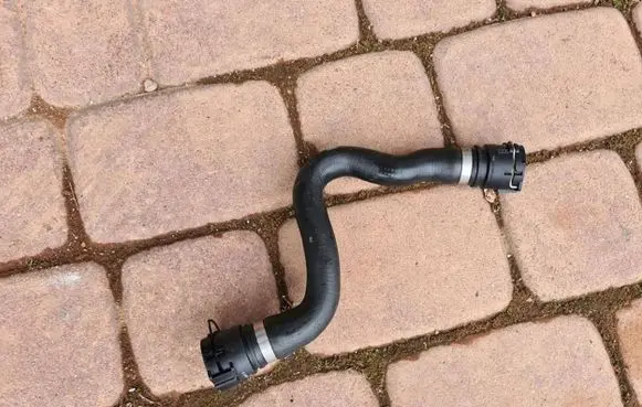 Opel Insignia B Engine coolant pipe/hose 39087134