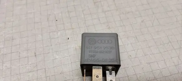 Volkswagen PASSAT B6 Other relay 141951253B