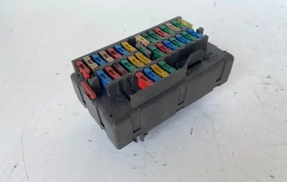 Peugeot 806 Fuse module 5970109547