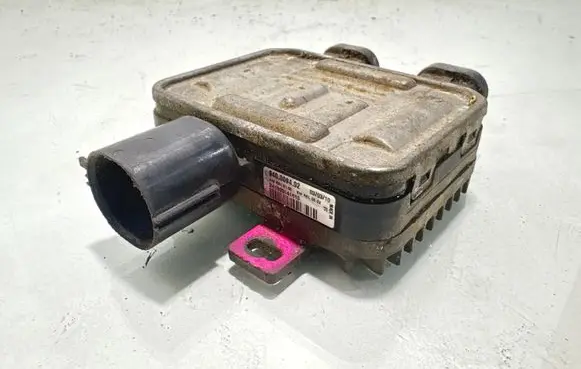 Volvo V70 Coolant fan relay 940009402