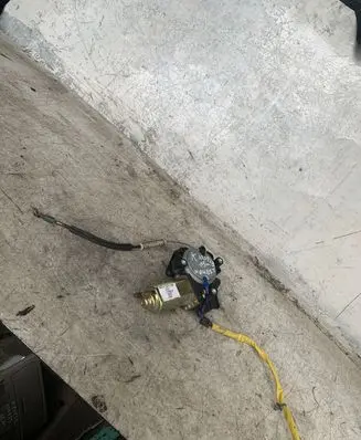 Nissan Quest Front door window regulator motor 807315z100