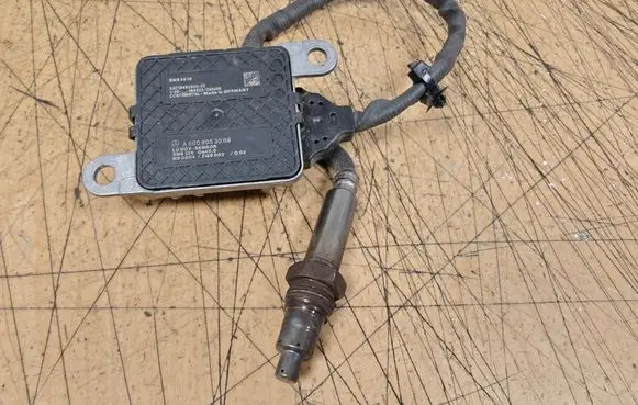 Mercedes-Benz E W213 Lambda probe sensor A0009053009