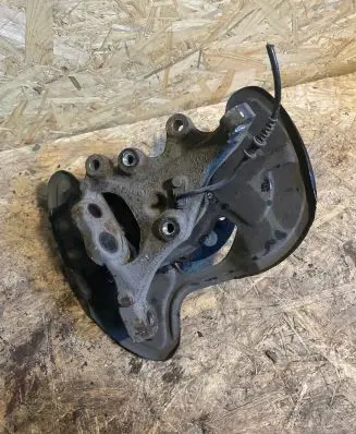Mercedes-Benz E C207 W207 Front wheel hub